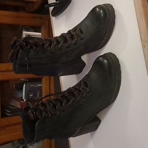 Frye Karen shearling lined, leather hiking boots.